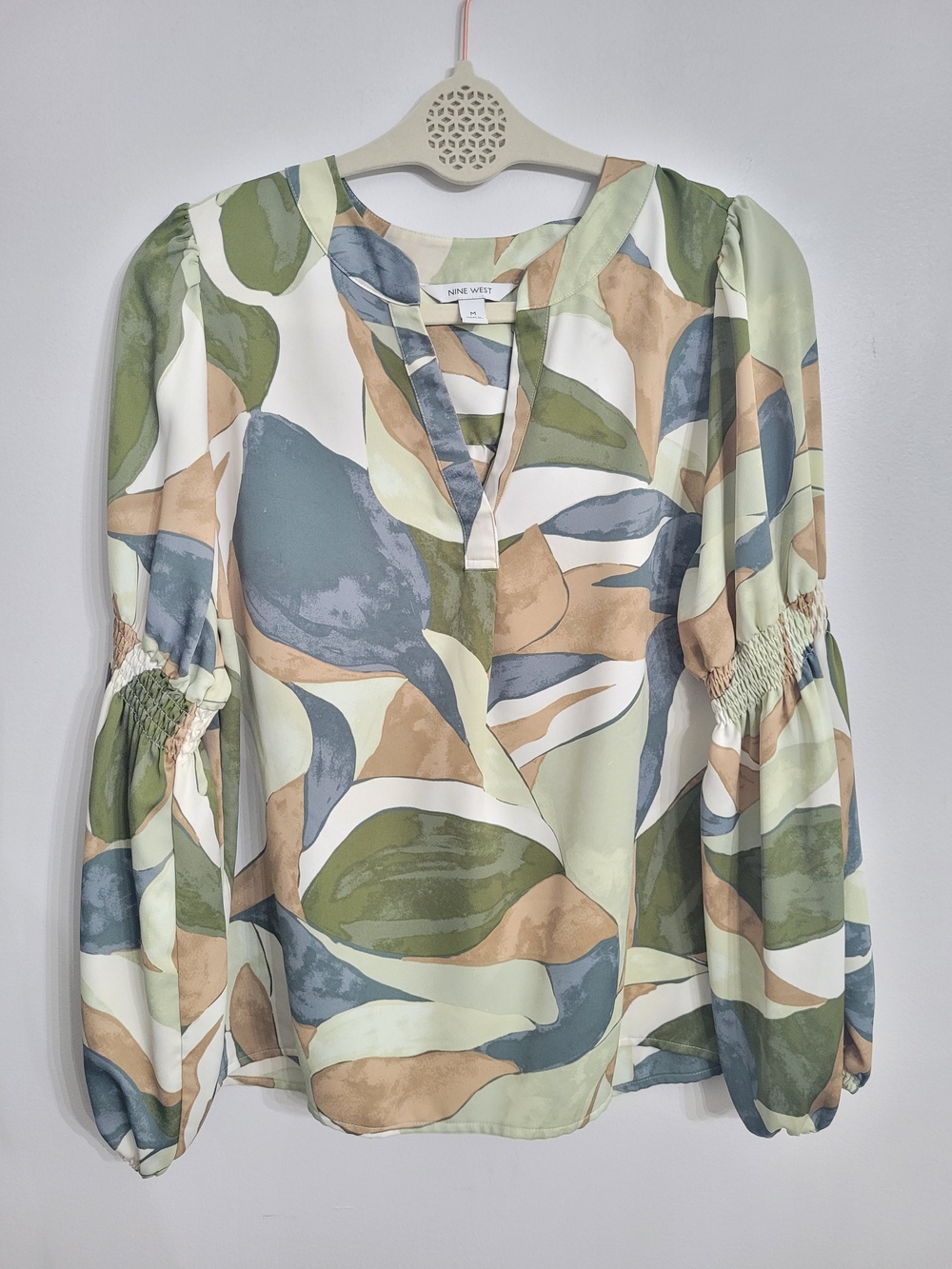 Nine West Green Multi Leaf-Print V-Neck Blouse Flowy, Medium